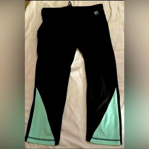 Fila woman’s athletic work out pants /capris size L